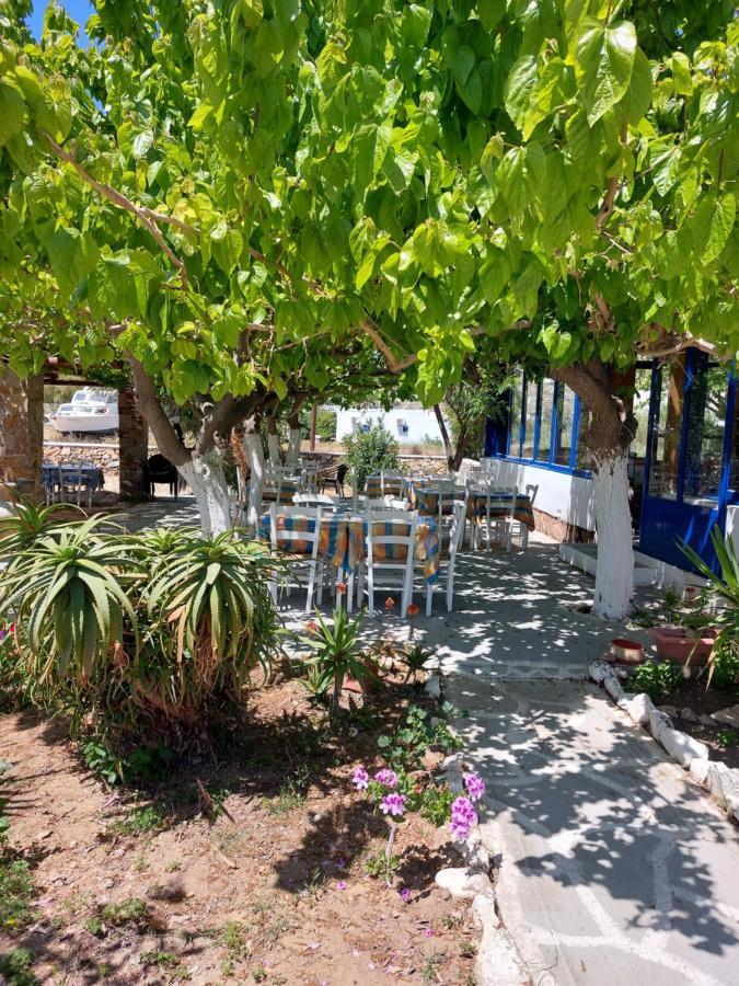 Isalos Rooms On The Beach Serifos Town Exterior photo