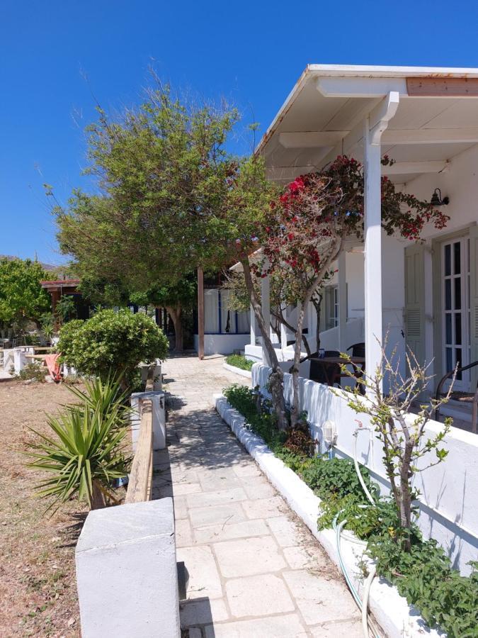 Isalos Rooms On The Beach Serifos Town Exterior photo