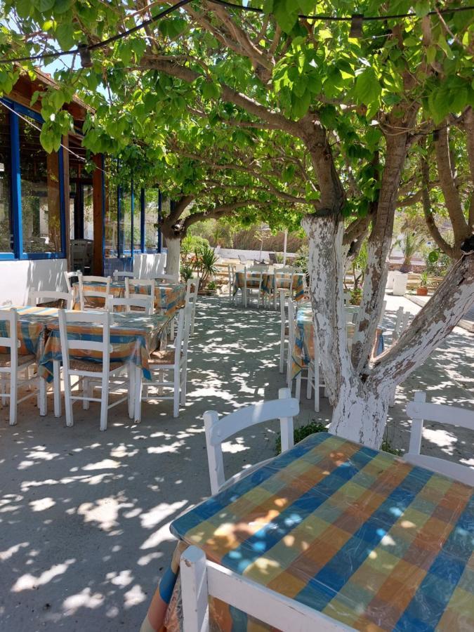 Isalos Rooms On The Beach Serifos Town Exterior photo