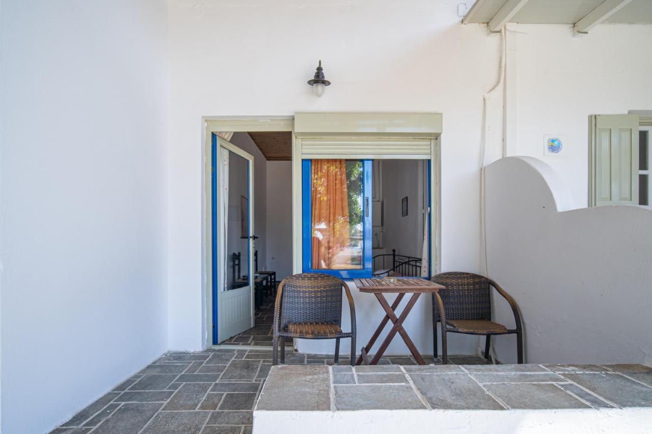 Isalos Rooms On The Beach Serifos Town Exterior photo